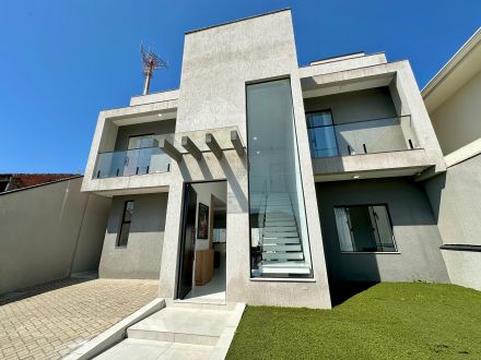 REF. 325 - Sobrado com 04 Suítes em Matinhos